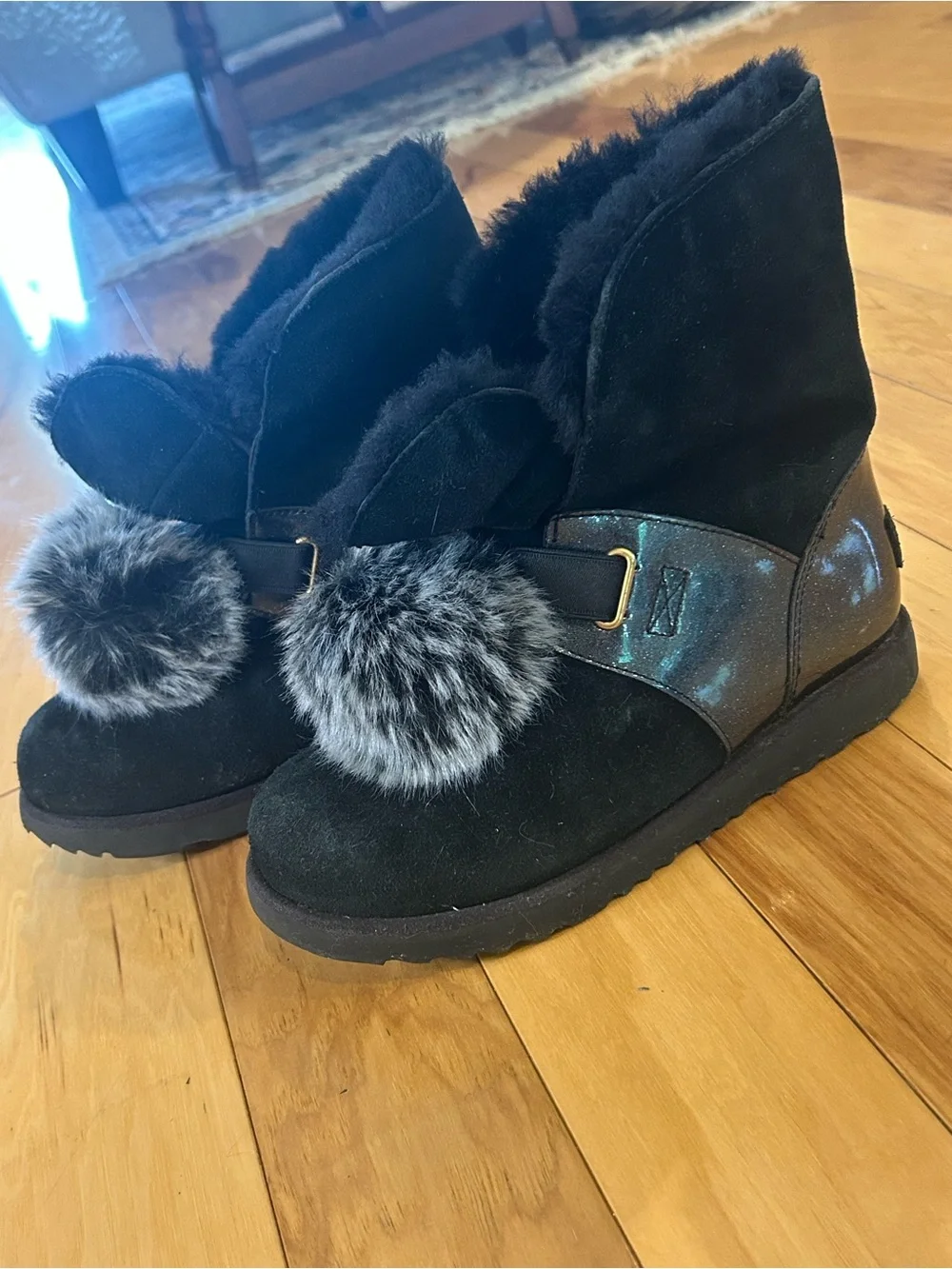 UGG Isley Youth Black Sheepskin Lined Patent Waterproof Youth Girls Pom PomBoots
